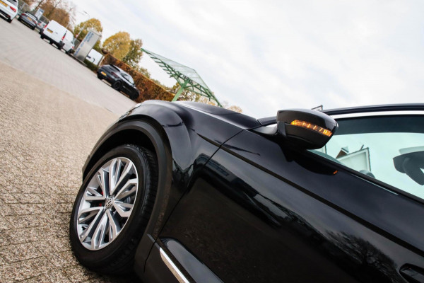 Volkswagen T-Roc 2.0TSI 4Motion Sport 190pk DSG! 1e|DLR|Panoramadak|Virtual Cockpit|LED Plus|Sportstoelen|PDC|CarPlay|Beats|18inch