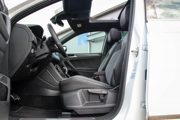 Volkswagen Tiguan 1.5TSI R-Line Business+ 150pk DSG Panoramadak|Virtual Cockpit|IQ LED Plus|NAVI|ACC|Lane+Side|Harman Kardon|Black