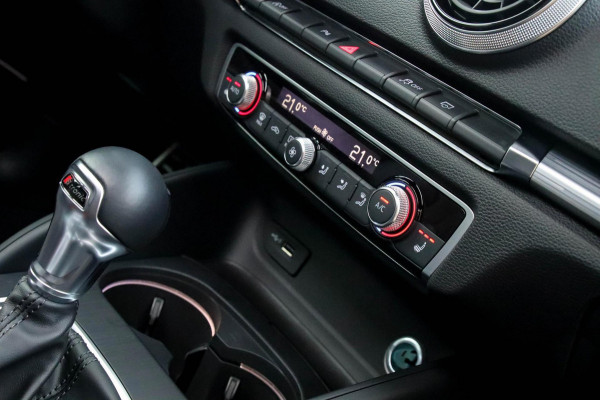 Audi A3 Sportback 1.5 TFSI Pro Line S S-line Facelift 150pk S-Tronic! 1e|DLR|Virtual Cockpit|Panoramadak|LED Matrix|B&O|Black Pack