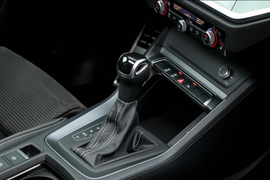 Audi Q3 40TFSI Quattro Edition One S Line 190pk S-Tronic! 1e Eig|Panoramadak|Virtual Cockpit|LED Matrix|Leder|Camera|20inch|Black