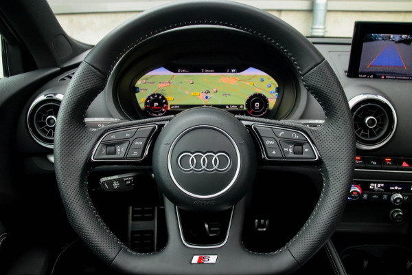 Audi A3 Sportback 2.0TFSI S3 quattro Facelift 310pk S-Tronic 1e Eig|DLR|Kuipstoelen|Virtual Cockpit|Panoramadak|Magnetic|LED|Black