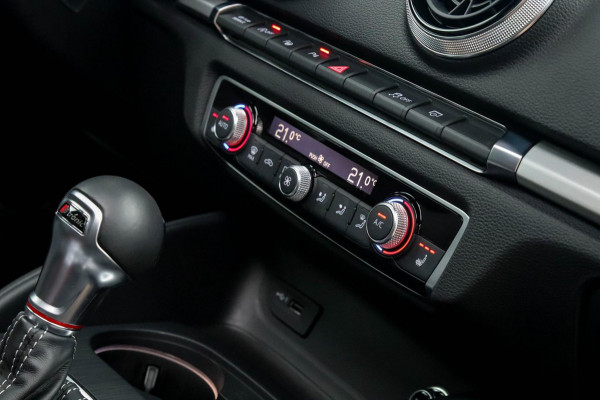 Audi A3 Sportback 2.0TFSI S3 quattro Facelift 310pk S-Tronic 1e Eig|DLR|Kuipstoelen|Virtual Cockpit|Panoramadak|Magnetic|LED|Black