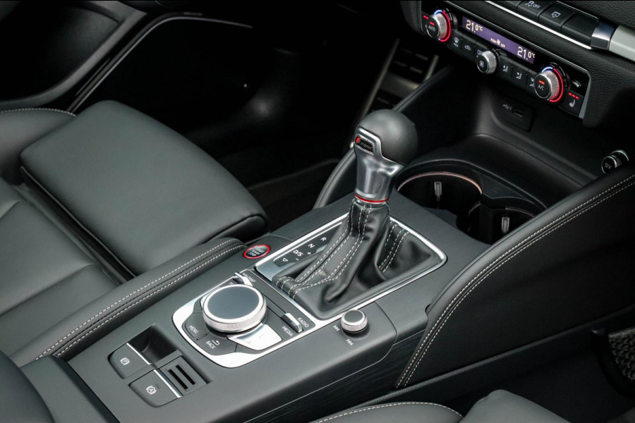 Audi A3 Sportback 2.0TFSI S3 quattro Facelift 310pk S-Tronic 1e Eig|DLR|Kuipstoelen|Virtual Cockpit|Panoramadak|Magnetic|LED|Black