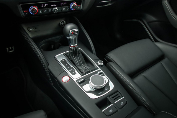 Audi A3 Sportback 2.0TFSI S3 quattro Facelift 310pk S-Tronic 1e Eig|DLR|Kuipstoelen|Virtual Cockpit|Panoramadak|Magnetic|LED|Black