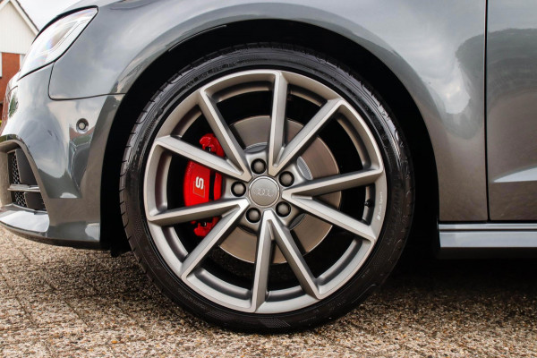 Audi A3 Sportback 2.0TFSI S3 quattro Facelift 310pk S-Tronic 1e Eig|DLR|Kuipstoelen|Virtual Cockpit|Panoramadak|Magnetic|LED|Black