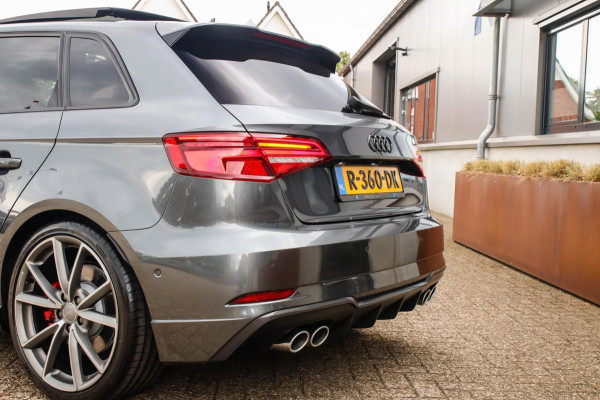 Audi A3 Sportback 2.0TFSI S3 quattro Facelift 310pk S-Tronic 1e Eig|DLR|Kuipstoelen|Virtual Cockpit|Panoramadak|Magnetic|LED|Black