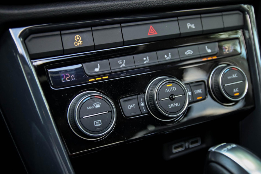 Volkswagen T-Roc 1.5 TSI Sport Business R 150pk DSG! 1e|NL|DLR|Panoramadak|Virtual Cockpit|LED Plus|NAVI|ACC|Lane|Camera|Trekhaak
