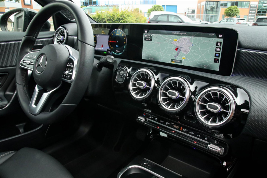 Mercedes-Benz A-Klasse 250 e Limousine Launch Sport Edition 8G Automaat 218pk! 1e|Panoramadak|Widescreen|LED|Leder|Burmester|Sfeer