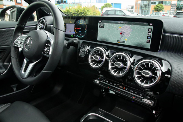 Mercedes-Benz A-Klasse 250 e Limousine Launch Sport Edition 8G Automaat 218pk! 1e|Panoramadak|Widescreen|LED|Leder|Burmester|Sfeer