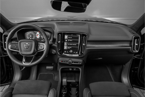 Volvo XC40 1.5 T5 Plug-in hybrid Plus Dark Pano H&K Elek Trekhaak 360° ACC