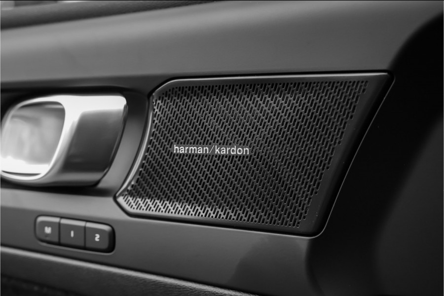 Volvo XC40 1.5 T5 Plug-in hybrid Plus Dark Pano H&K Elek Trekhaak 360° ACC