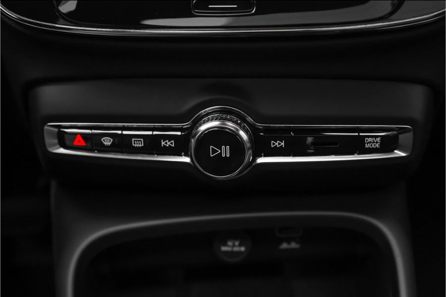 Volvo XC40 1.5 T5 Plug-in hybrid Plus Dark Pano H&K Elek Trekhaak 360° ACC