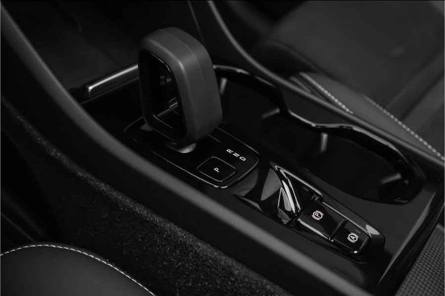 Volvo XC40 1.5 T5 Plug-in hybrid Plus Dark Pano H&K Elek Trekhaak 360° ACC