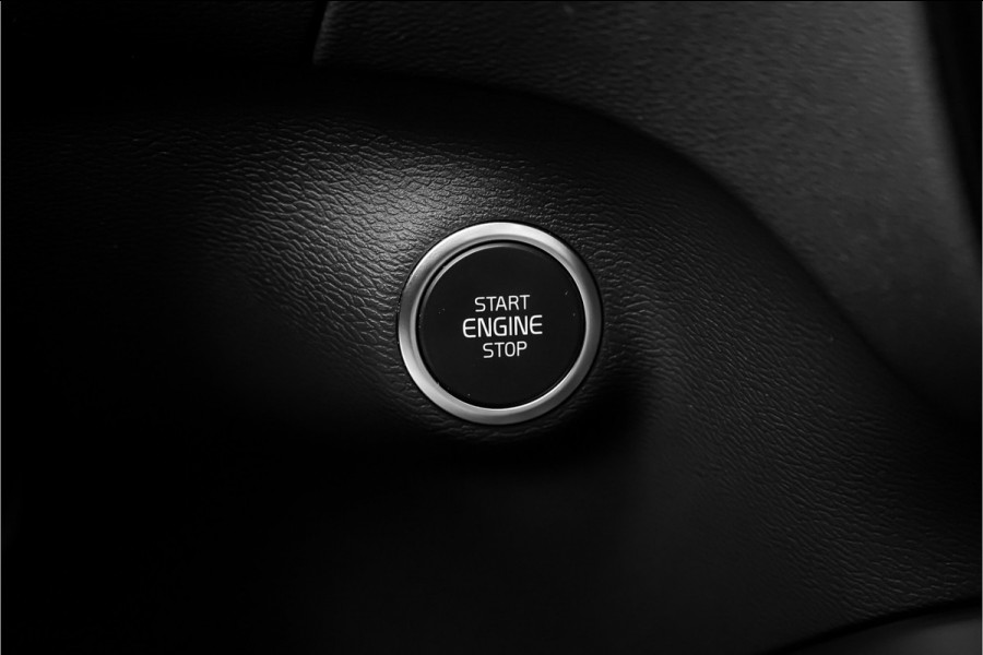 Volvo XC40 1.5 T5 Plug-in hybrid Plus Dark Pano H&K Elek Trekhaak 360° ACC