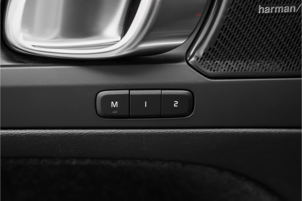 Volvo XC40 1.5 T5 Plug-in hybrid Plus Dark Pano H&K Elek Trekhaak 360° ACC