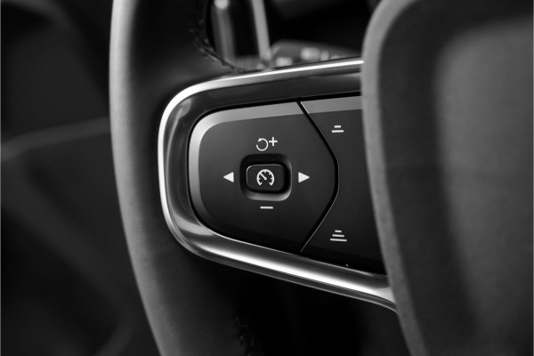 Volvo XC40 1.5 T5 Plug-in hybrid Plus Dark Pano H&K Elek Trekhaak 360° ACC