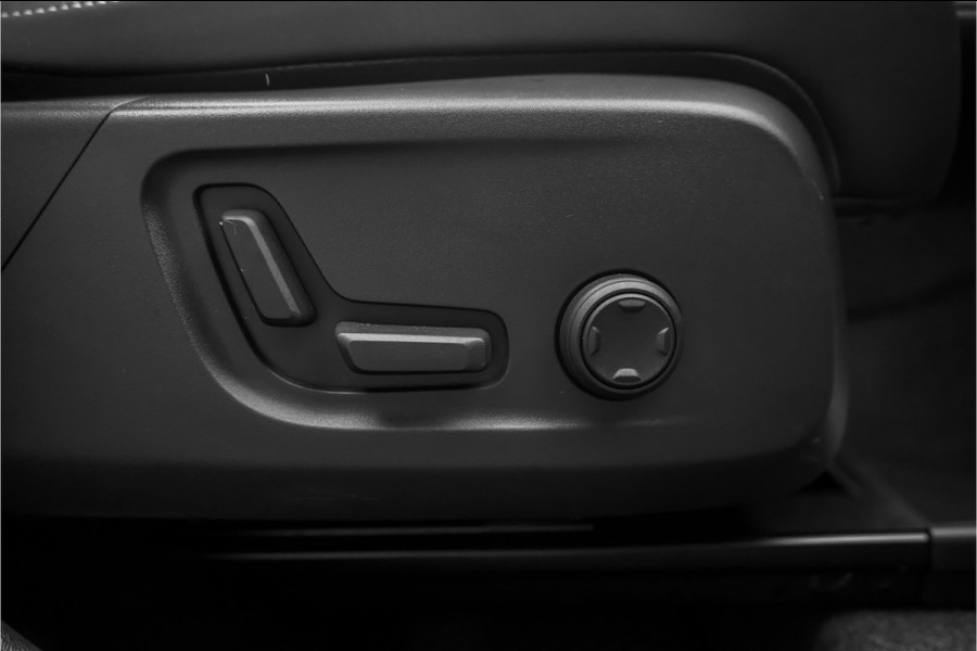 Volvo XC40 1.5 T5 Plug-in hybrid Plus Dark Pano H&K Elek Trekhaak 360° ACC
