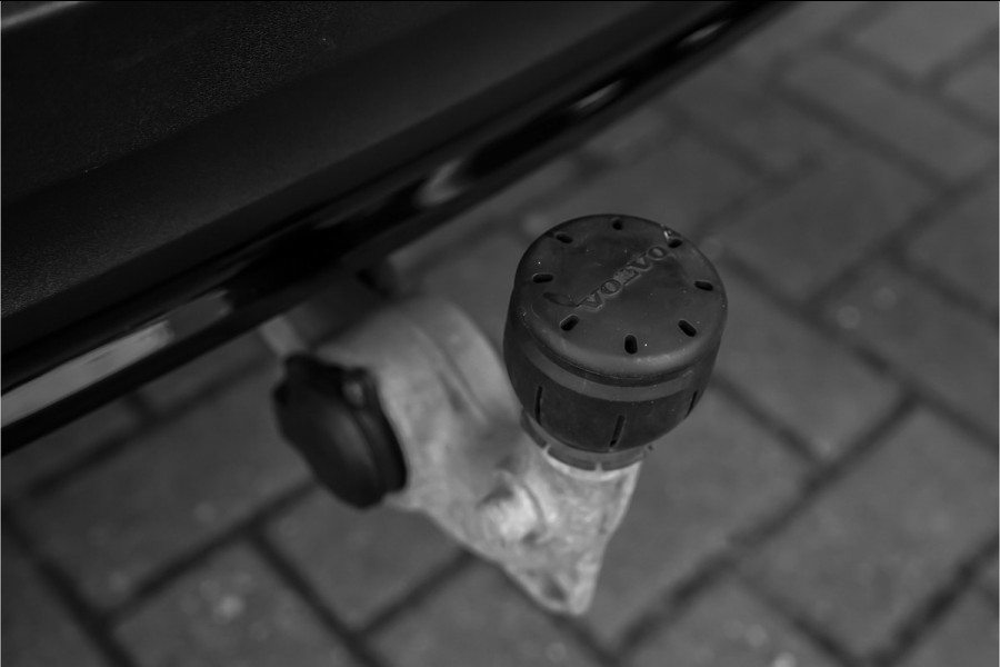 Volvo XC40 1.5 T5 Plug-in hybrid Plus Dark Pano H&K Elek Trekhaak 360° ACC