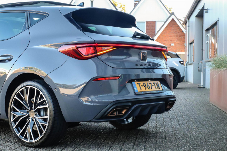CUPRA Leon 1.4 e-Hybrid VZ Copper Edition 245pk DSG! 1e|Panoramadak|Virtual Cockpit|LED Matrix|Kuipstoelen elektrisch|NAVI|Camera
