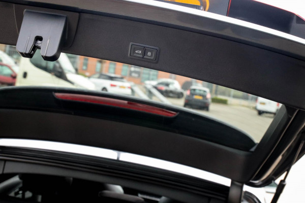 Audi A4 Avant 2.0 TFSI S line Black Edition Facelift 150pk S-Tronic! DLR|Panoramadak|Virtual Cockpit|Leder|LED Matrix|Camera|Black