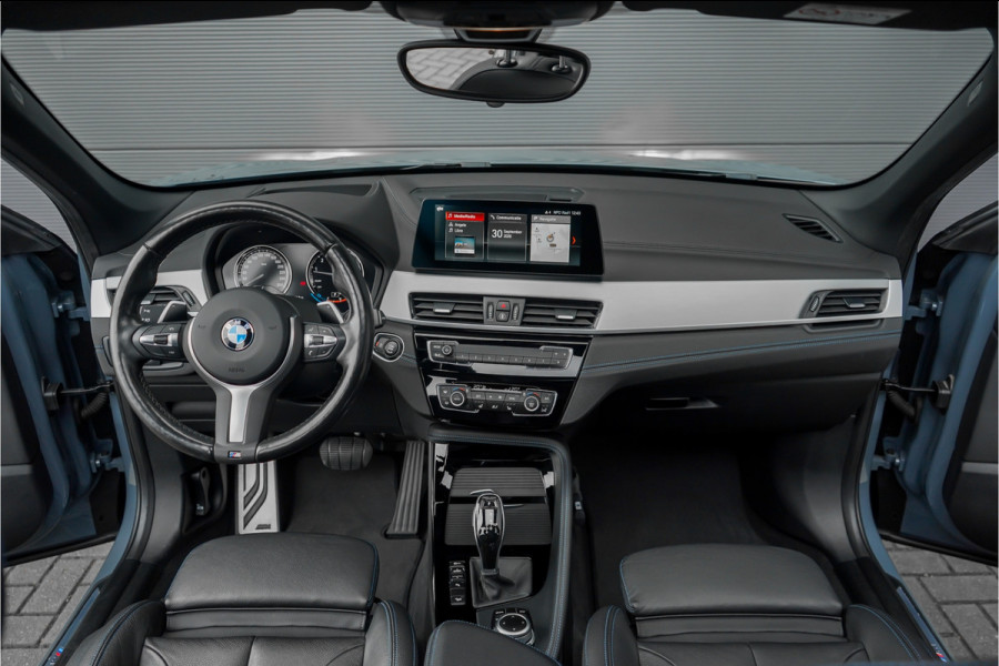 BMW X1 xDrive25i High Executive M-Sport Pano Trekhaak H/K Shadow Stuurverw 20"