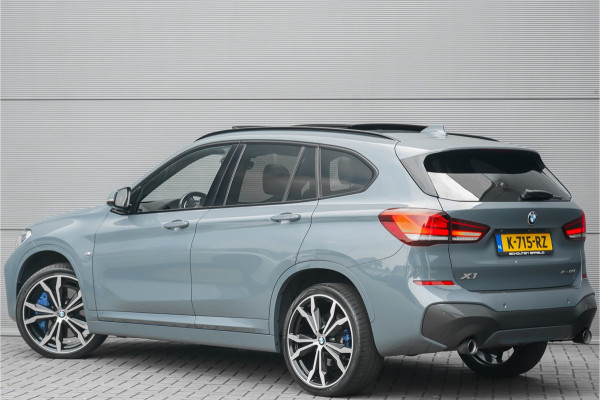 BMW X1 xDrive25i High Executive M-Sport Pano Trekhaak H/K Shadow Stuurverw 20"