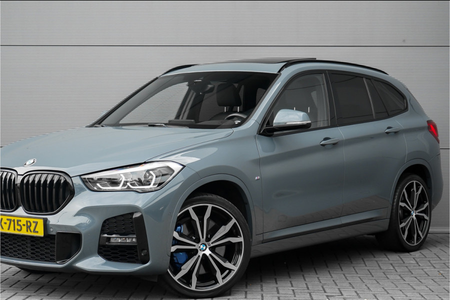BMW X1 xDrive25i High Executive M-Sport Pano Trekhaak H/K Shadow Stuurverw 20"