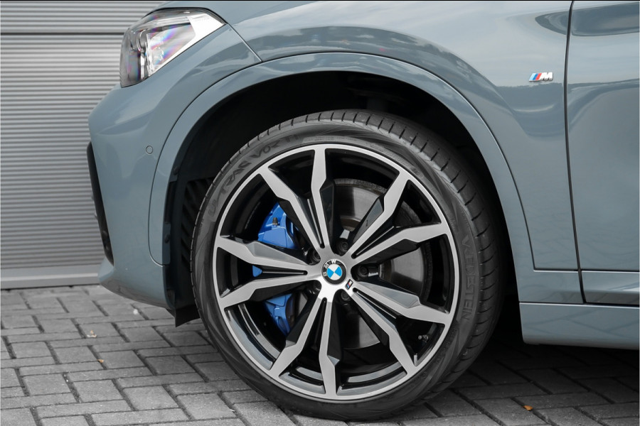 BMW X1 xDrive25i High Executive M-Sport Pano Trekhaak H/K Shadow Stuurverw 20"