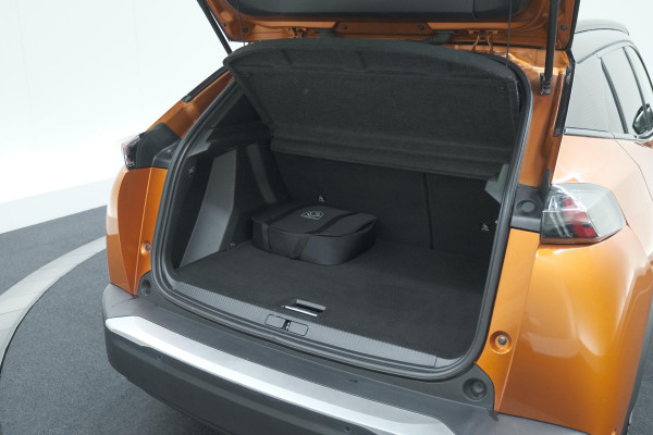 Peugeot e-2008 EV GT 50 kWh | 11 KW Lader | 96,3% SOH | Adaptieve Cruise Control | Dodehoekdetectie | Stoelverwarming | Navigatie