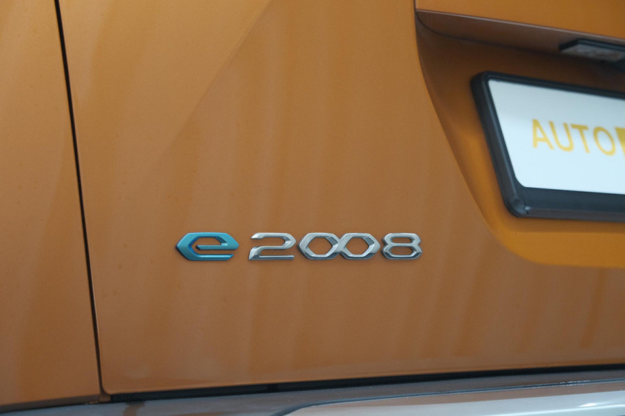 Peugeot e-2008 EV GT 50 kWh | 11 KW Lader | 96,3% SOH | Adaptieve Cruise Control | Dodehoekdetectie | Stoelverwarming | Navigatie