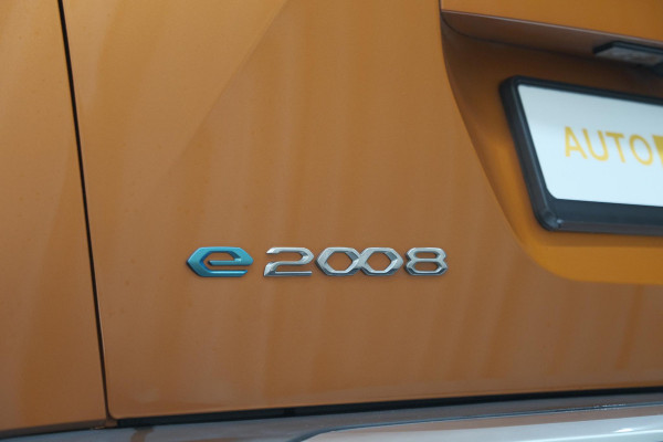 Peugeot e-2008 EV GT 50 kWh | 11 KW Lader | 96,3% SOH | Adaptieve Cruise Control | Dodehoekdetectie | Stoelverwarming | Navigatie