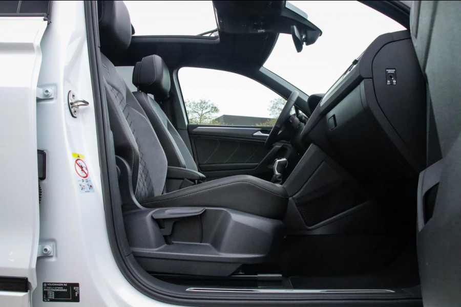 Volkswagen Tiguan 1.4 TSI eHybrid R-Line Business DSG 245pk Panoramadak|Virtual Cockpit|IQ LED Plus|NAVI|ACC|Black|19inch|Trekhaak