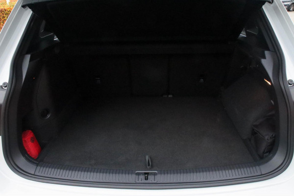 Volkswagen Tiguan 1.4 TSI eHybrid R-Line Business DSG 245pk Panoramadak|Virtual Cockpit|IQ LED Plus|NAVI|ACC|Black|19inch|Trekhaak