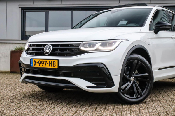 Volkswagen Tiguan 1.4 TSI eHybrid R-Line Business DSG 245pk Panoramadak|Virtual Cockpit|IQ LED Plus|NAVI|ACC|Black|19inch|Trekhaak