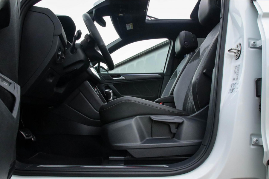 Volkswagen Tiguan 1.4 TSI eHybrid R-Line Business DSG 245pk Panoramadak|Virtual Cockpit|IQ LED Plus|NAVI|ACC|Black|19inch|Trekhaak