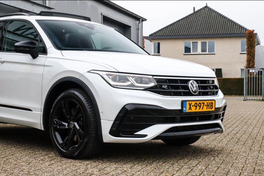 Volkswagen Tiguan 1.4 TSI eHybrid R-Line Business DSG 245pk Panoramadak|Virtual Cockpit|IQ LED Plus|NAVI|ACC|Black|19inch|Trekhaak