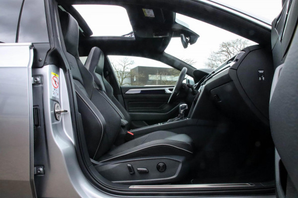 Volkswagen Arteon Shooting Brake 1.4 TSI eHybrid R-Line Business+ 218pk DSG! 1e|Panoramadak|Virtual Cockpit|Lederen R kuipstoelen