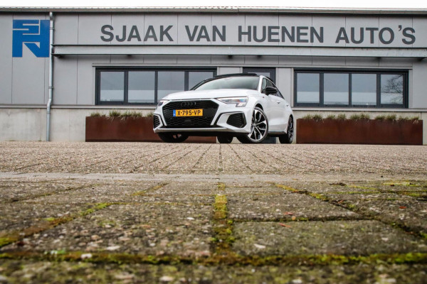 Audi A3 Limousine 35 1.5 TFSI S Edition One S-line 150pk S-Tronic Lederen kuipstoelen|Virtual Cockpit|Panoramadak|LED Matrix|Black