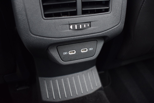 Volkswagen T-Roc 1.5 TSI R-Line Black Style | Panoramdak | Beats | 19"