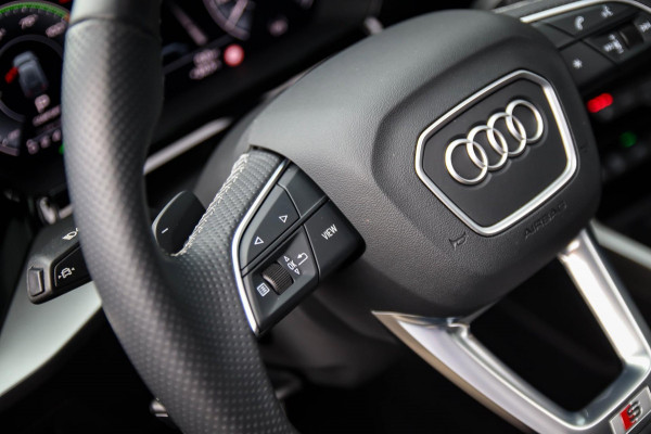Audi A3 Sportback 40 TFSI e PHEV S Edition S-line 204pk S-Tronic! 1e|DLR|Panoramadak|Virtual Cockpit|Kuipstoelen|LED Matrix|Black