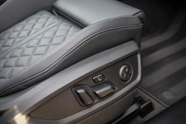 Audi Q5 55 TFSI e Quattro Competition S Edition S-Line 367pk Automaat|Luchtvering|Panoramadak|Virtual Cockpit|OLED Matrix|Trekhaak