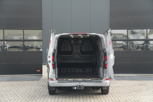Ford Transit Custom 320 2.0 TDCI L2H1 Limited 170pk - Trekhaak - ACC - Blindspot - Stoel/Stuurverwarming - Sidesteps - Rijklaar