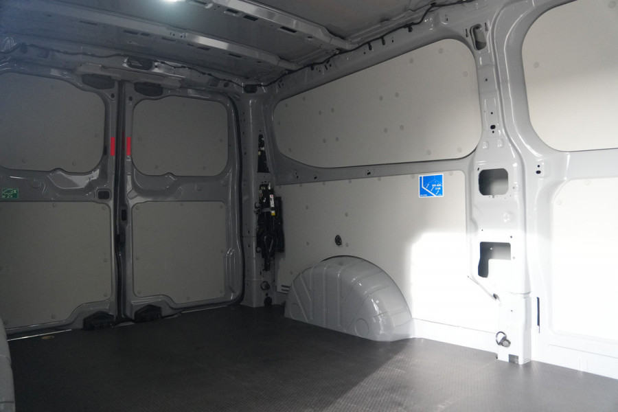 Ford Transit Custom 320 2.0 TDCI L2H1 Limited 170pk - Trekhaak - ACC - Blindspot - Stoel/Stuurverwarming - Sidesteps - Rijklaar