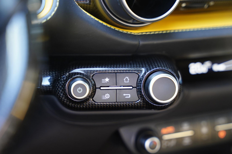 Ferrari 812 6.5 V12 Superfast HELE / Carbon / Lift / Passenger Display / Leder Nero