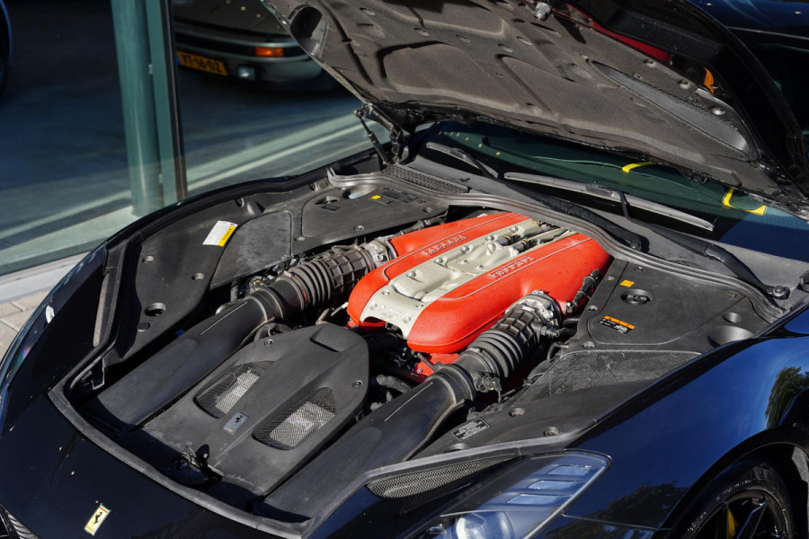 Ferrari 812 6.5 V12 Superfast HELE / Carbon / Lift / Passenger Display / Leder Nero