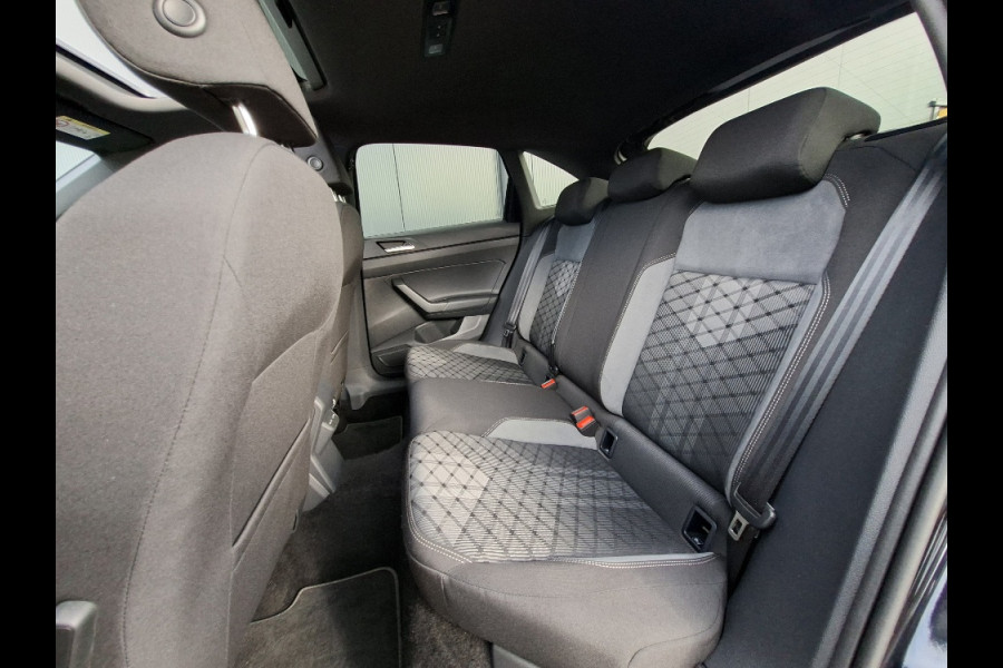 Volkswagen Taigo 1.0 TSI * Binnen & Buiten R-Line * Panoramadak* AUTOMAAT * 34.000KM! * Navigatiesysteem *