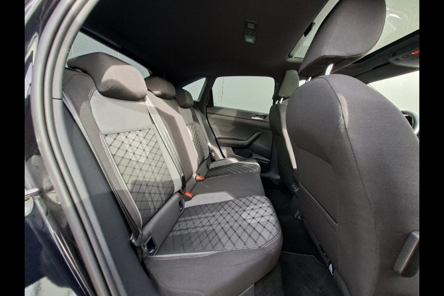 Volkswagen Taigo 1.0 TSI * Binnen & Buiten R-Line * Panoramadak* AUTOMAAT * 34.000KM! * Navigatiesysteem *