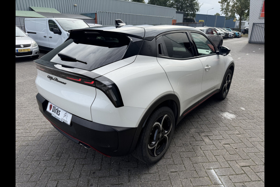 Alfa Romeo junior 1.2 Turbo Hybrid Ibrida Speciale (Elektrische Klep - LED - Keyless Entry - Parkeersensoren V+A - Stoelverwarming - Adaptieve Cru