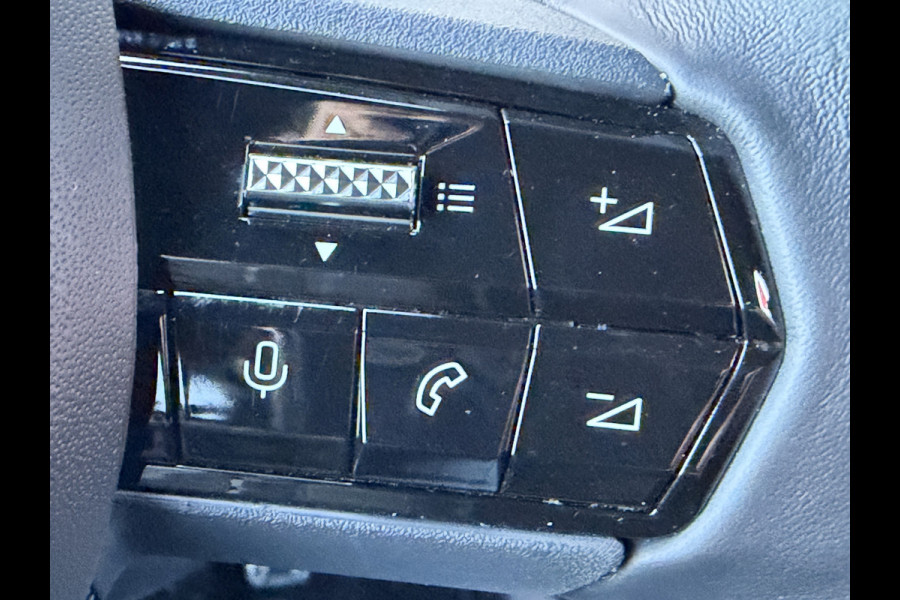Alfa Romeo junior 1.2 Turbo Hybrid Ibrida Speciale (Elektrische Klep - LED - Keyless Entry - Parkeersensoren V+A - Stoelverwarming - Adaptieve Cru