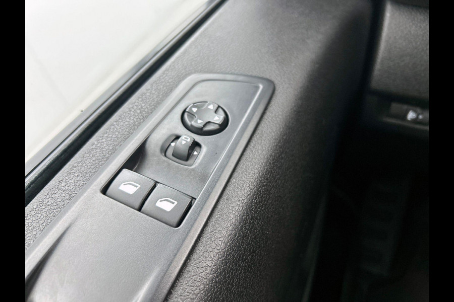 Opel Vivaro 2.0 145pk L3 Automaat Airco Cruise Control Navigatie Trekhaak